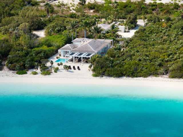 Exclusive Luxury 4 Bedroom Beachfront Villa in Turks & Caicos