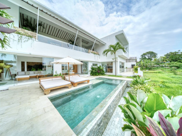 Stylish 2 Bedroom Luxury Beachside Villa for Sale in Canggu Pererenan, Bali