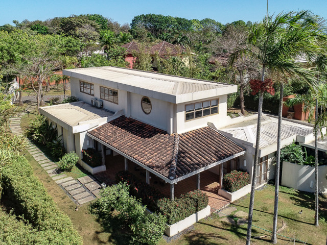 Elegant 5 Bedroom Luxury Tropical Estate for Sale in Pedasi, Panama