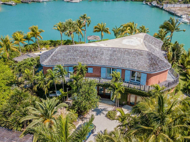7 Bedroom Private Designer Island Residence in Nassau
