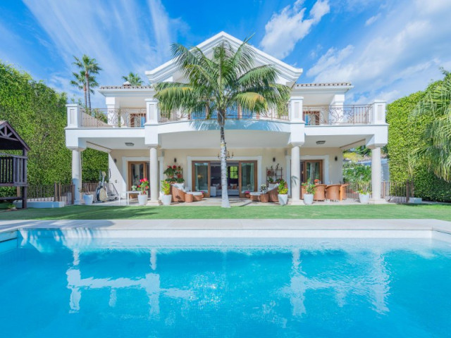 Classic 6 Bedroom Marbella Villa on the Golden Mile