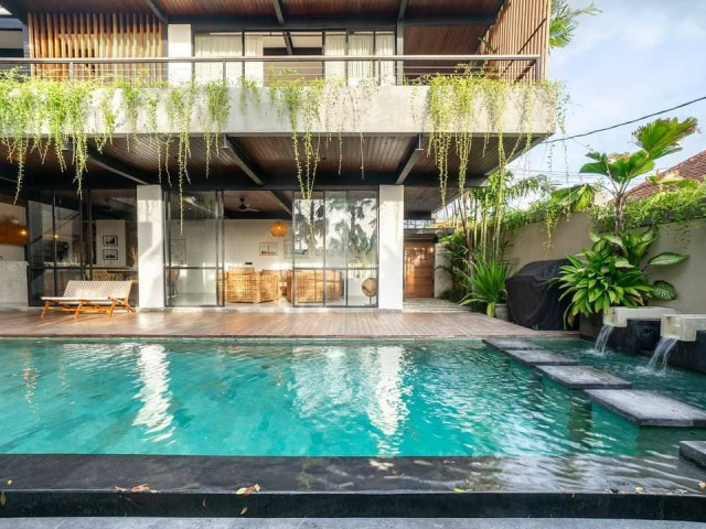 Stunning 5 Bedroom Contemporary Villa with Commercial Space for Sale in Berawa, Canggu, Bali