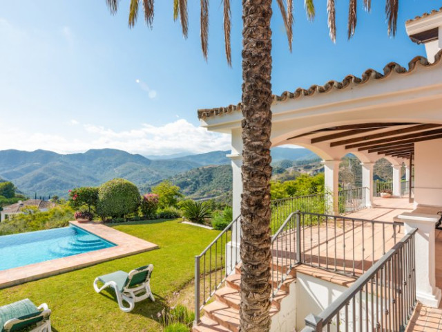 5 Bedroom Luxury Hillside Villa in La Zagaleta