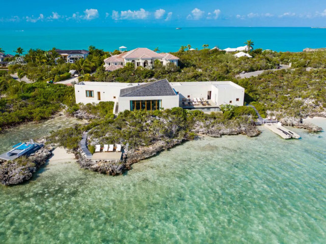 3 Bedroom Luxury Waterfront Designer Villa for Sale in Silly Creek, Providenciales, Turks & Caicos