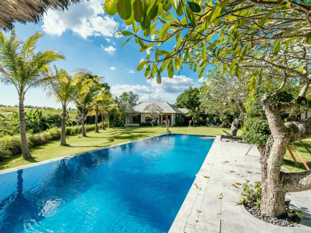 Spacious 6 Bedroom Modern Villa with Lush Gardens & Amazing Sunset Views for Sale in Pererenan, Bali