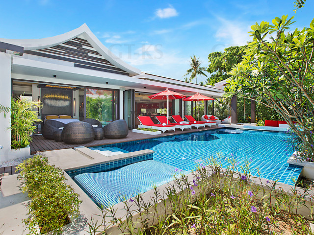 Beachfront 5 Bedroom Villa in Thailand