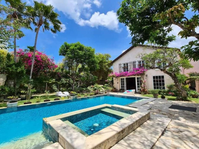 Elegant 3 Bedroom Tuscan Style Villa for Sale in Seminyak, Indonesia