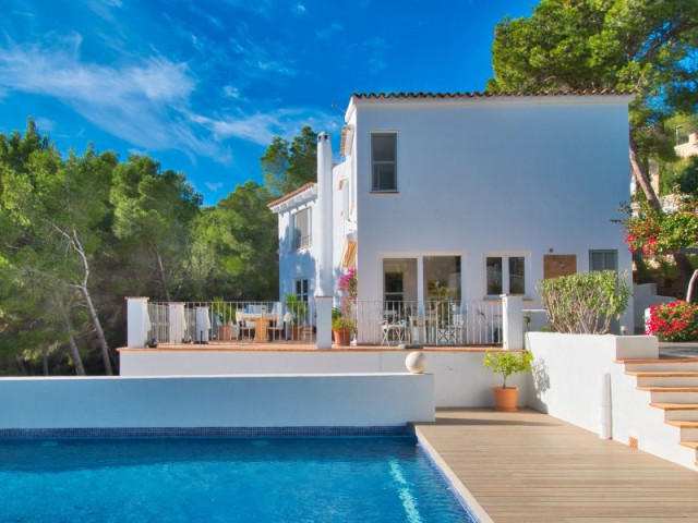 4 Bedroom Mediterranean Sea View Villa in Camp de Mar