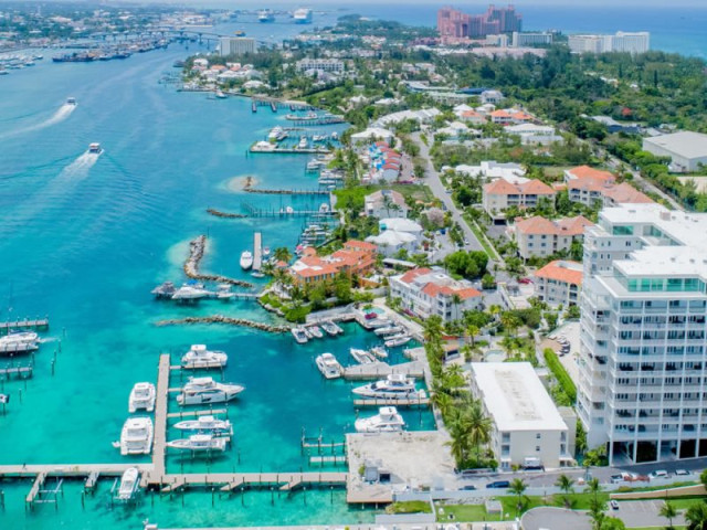 2 Bedroon Luxury Condo on Paradise Island