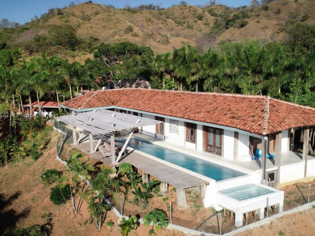 Lovely 7 Bedroom Luxury Oceanview Home or Retreat for Sale in Pedasi, Panama