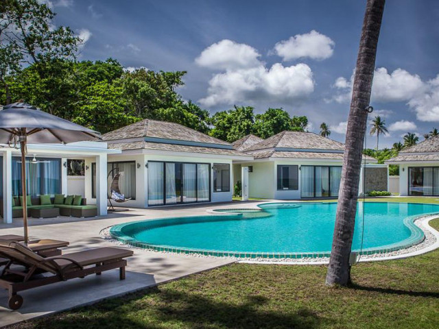 Stunning 4 Bedroom Modern Beachfront Villa with Private Beach Access for Sale in Koh Samui, Thailand