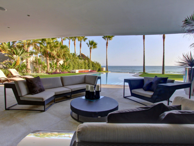 Modern 6 Bedroom Beachfront Villa in Marbella