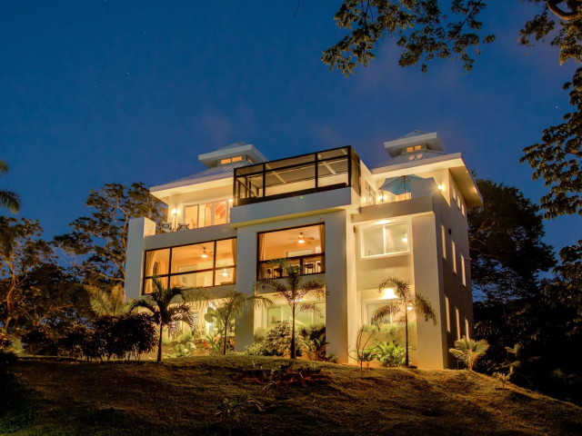 One-of-a-Kind 4 Bedroom Luxury Oceanview Designer Villa for Sale in Roatán, Honduras