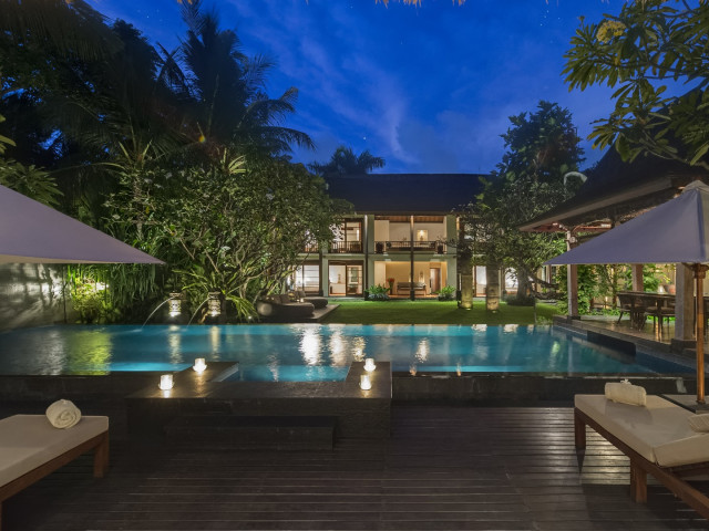 Chic 3 Bedroom Modern Balinese Villa in Prime Location for Sale in Seminyak, Bali