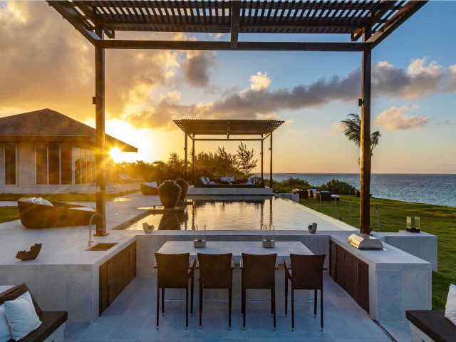 Divine 4 Bedroom Luxury Beachfront Villa for Sale in Eleuthera, the Bahamas