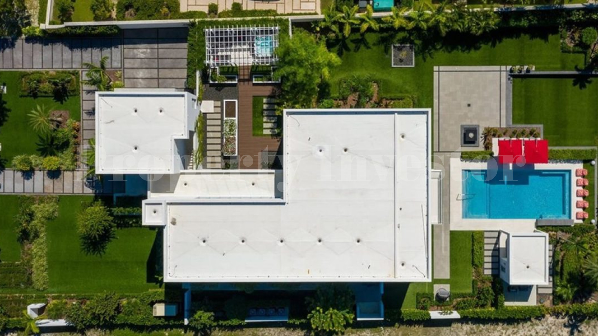 Magnificent 5 Bedroom Luxury Designer Community Golf Villa for Sale in New Providence, Bahamas