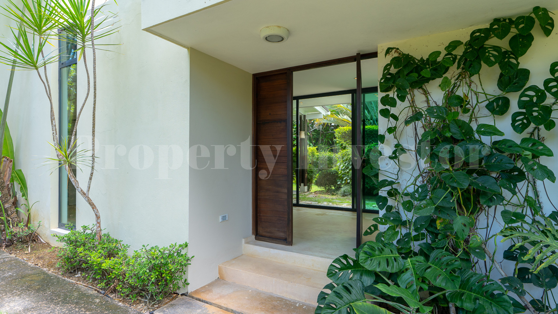 Modern 4 Bedroom Pool Villa for Sale in Playa Bonita, Dominican Republic