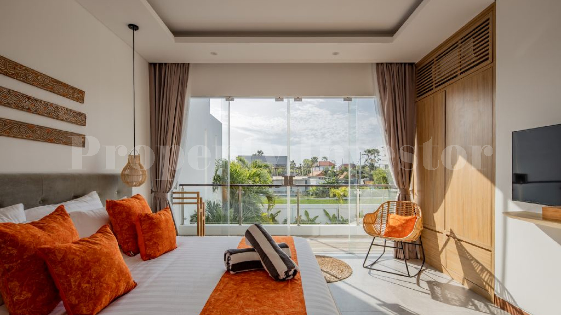 Продаётся потрясающая роскошная вилла на 4 спальни в Чангу-Берава, Бали