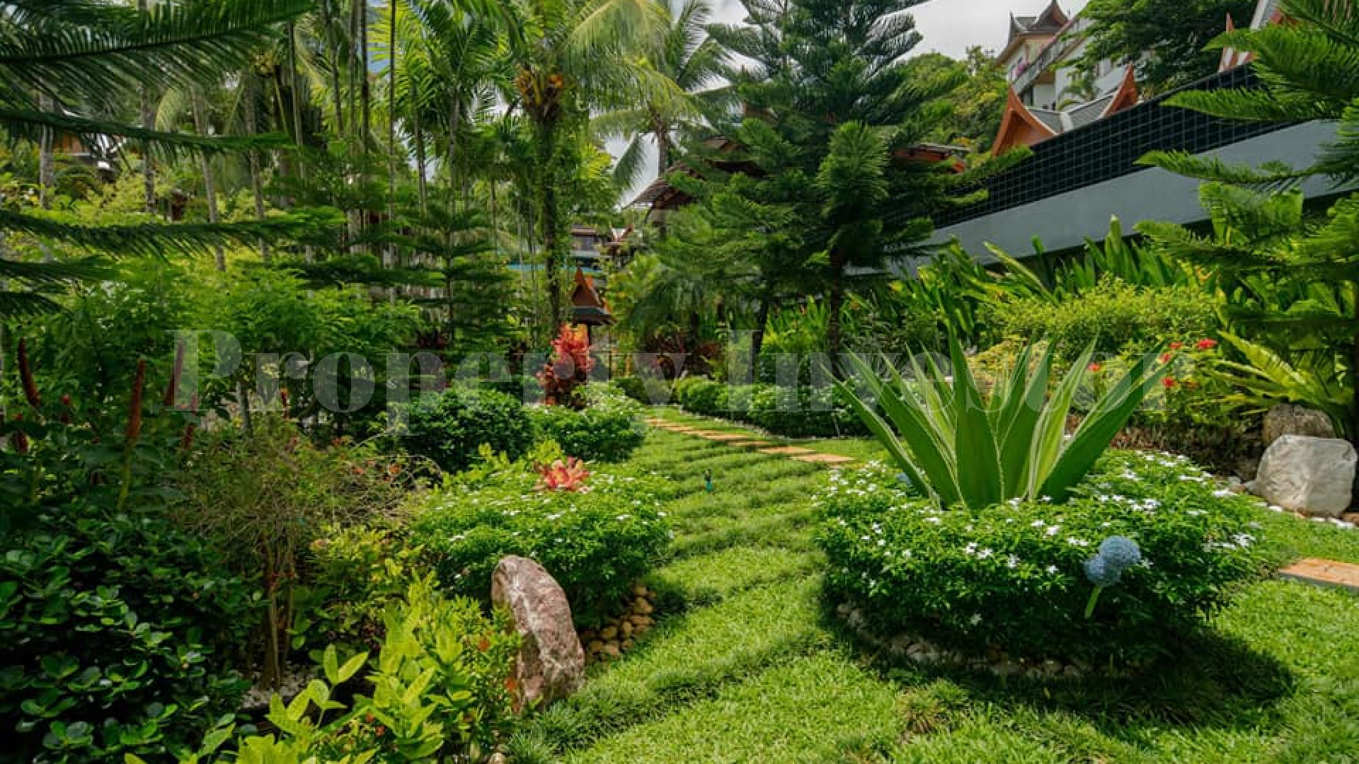 Spectacular 5 Bedroom Star Quality Villa in Phuket