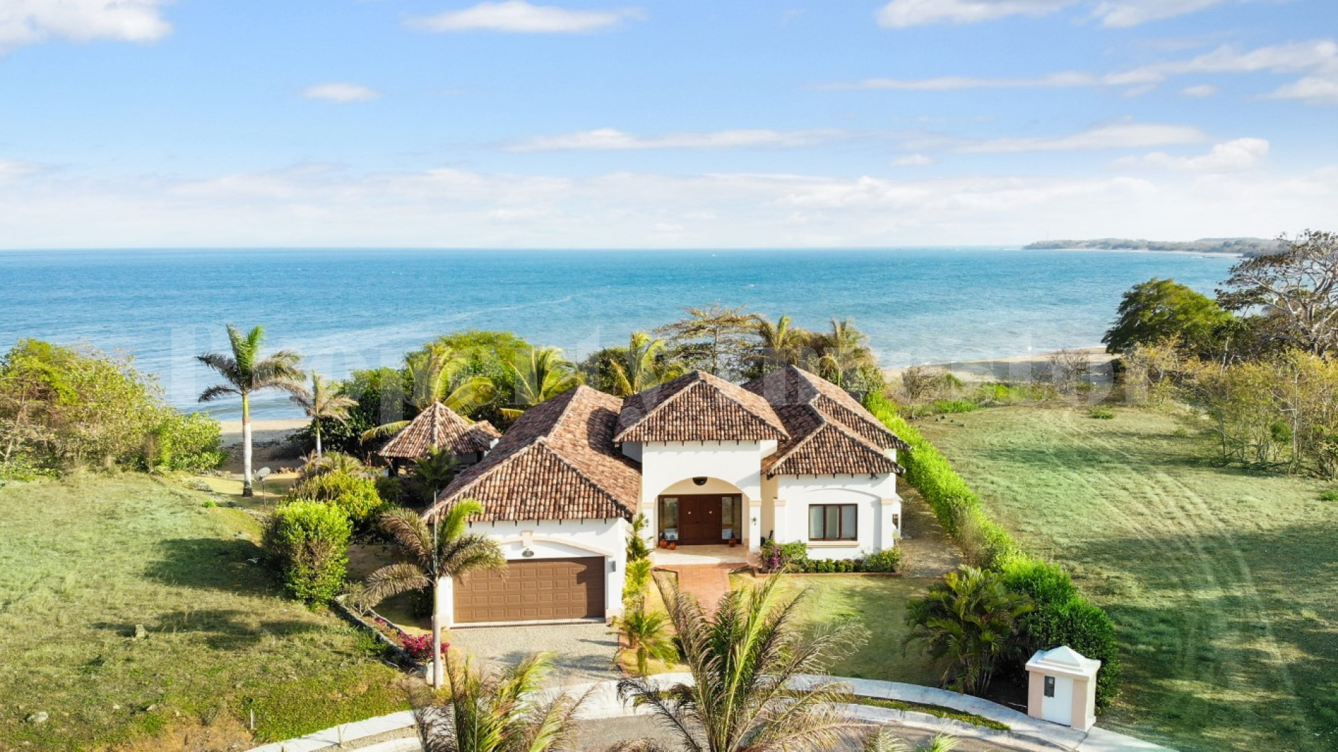 Elegant 4 Bedroom Beachfront Estate for Sale in Pedasi, Panama