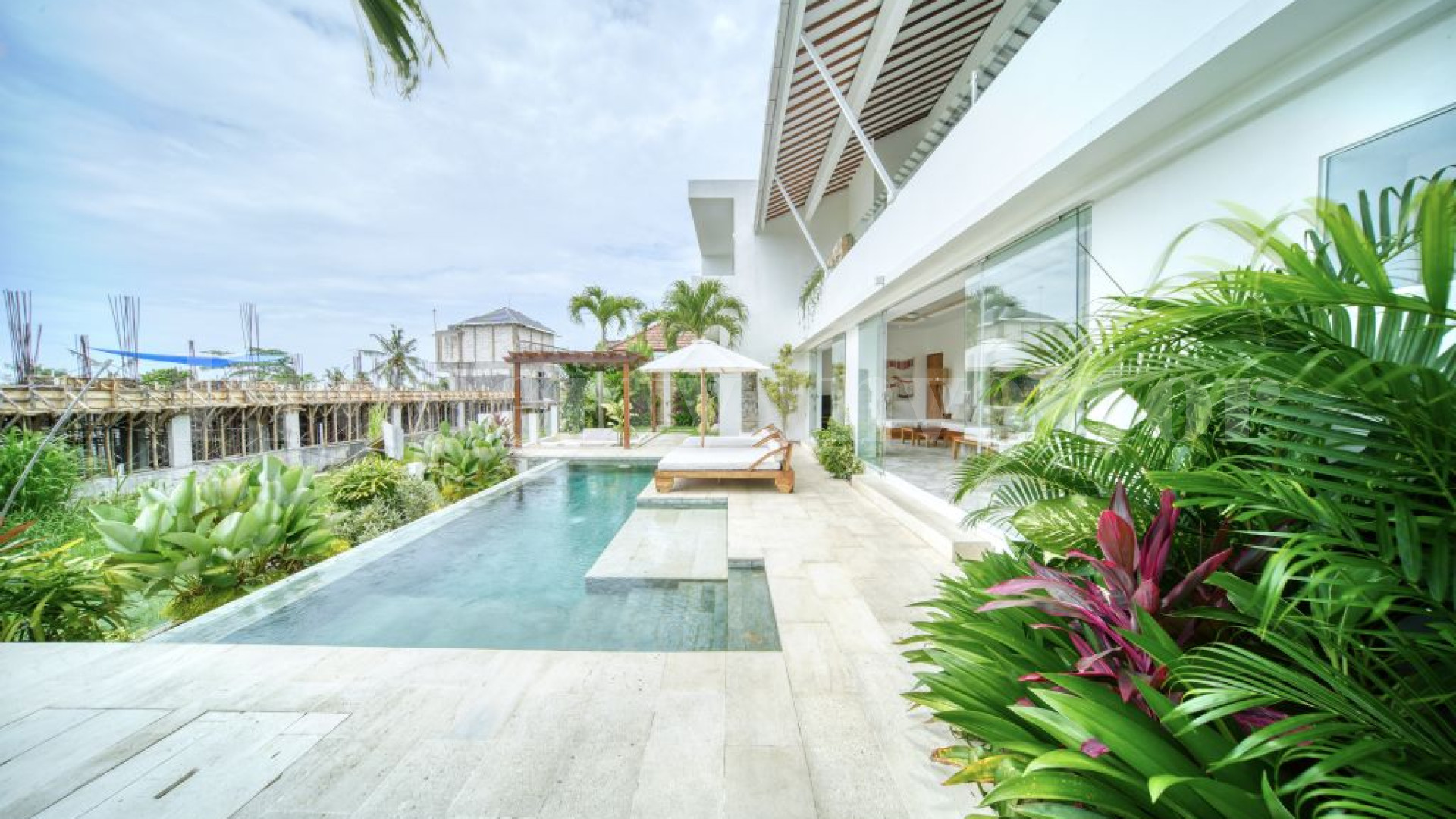 Stylish 2 Bedroom Luxury Beachside Villa for Sale in Canggu Pererenan, Bali