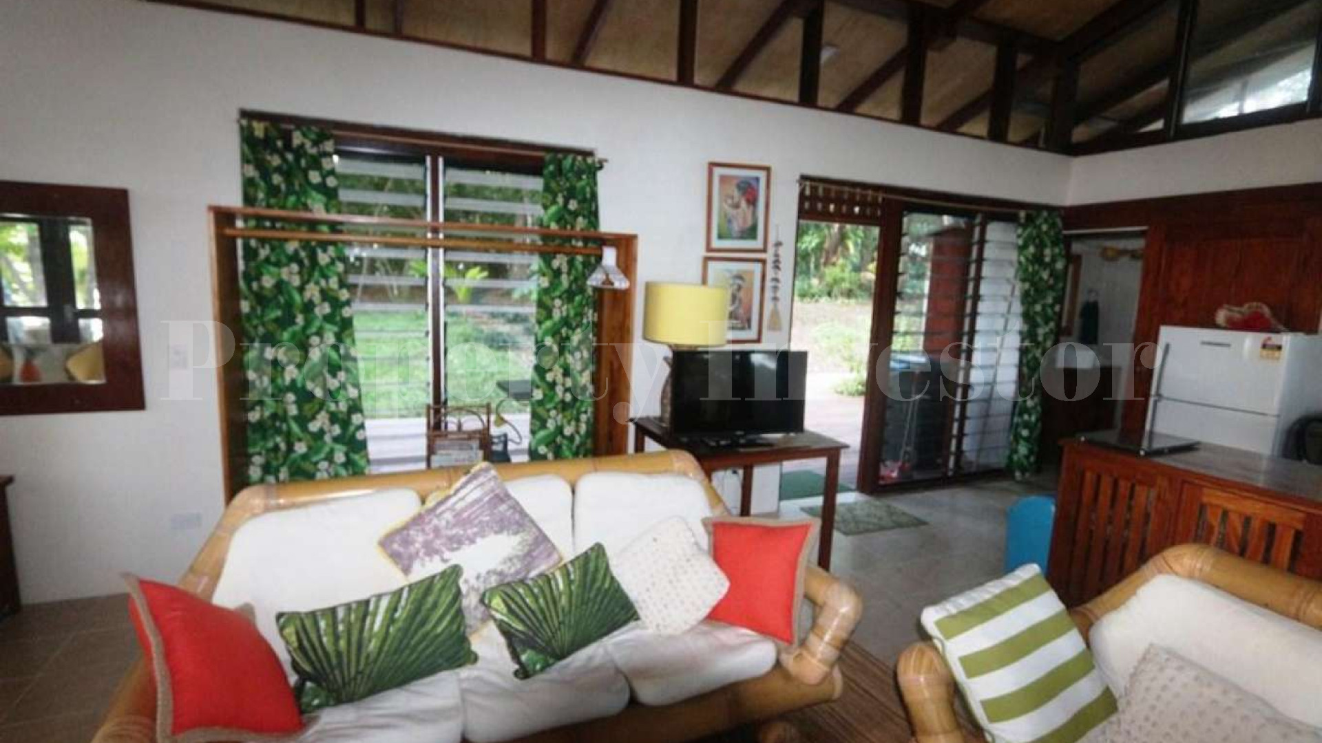 Продается уютный частный остров 1,72 га со скрытой от глаз резиденцией в Вануату