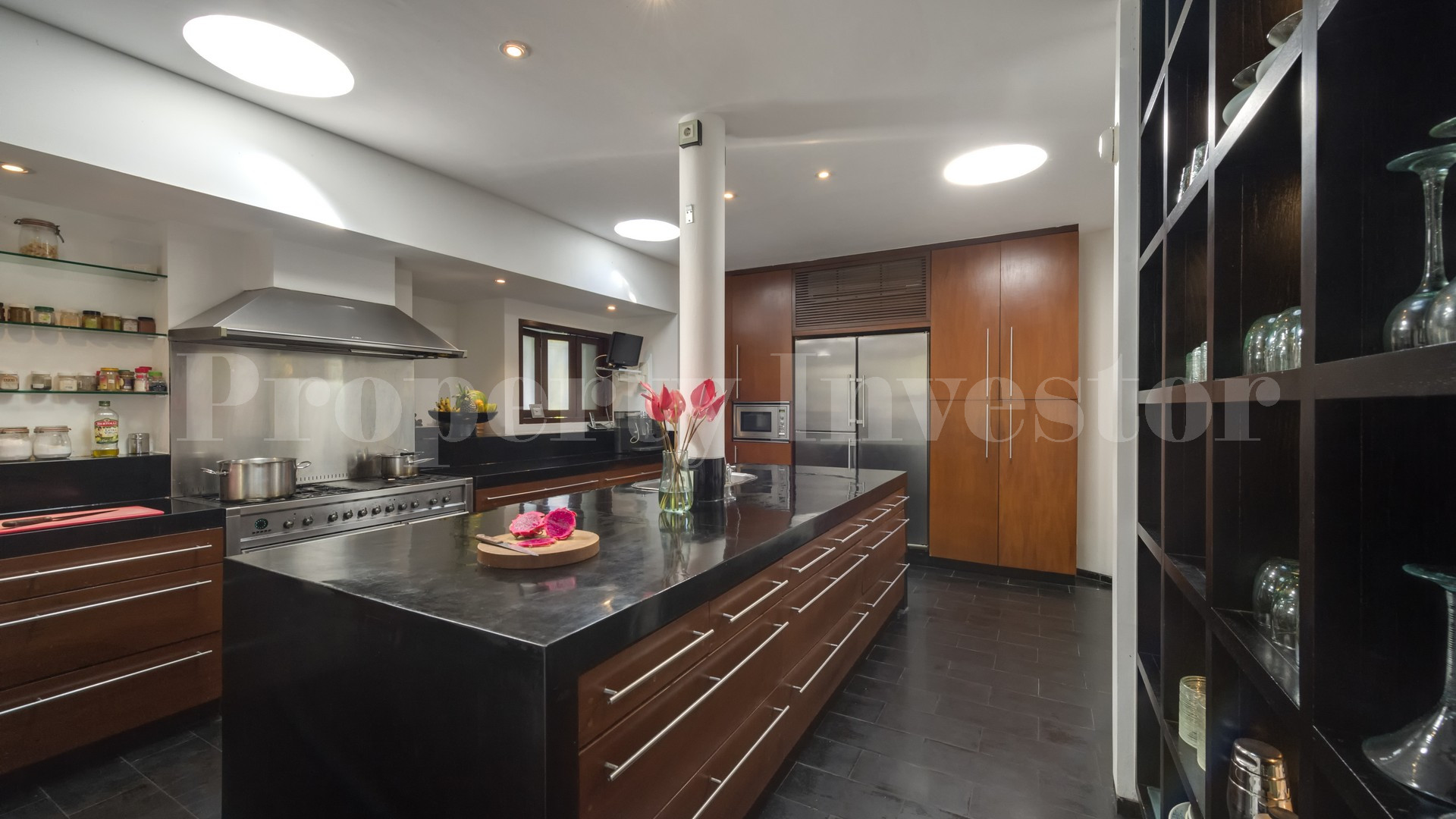 Chic 3 Bedroom Modern Balinese Villa in Prime Location for Sale in Seminyak, Bali