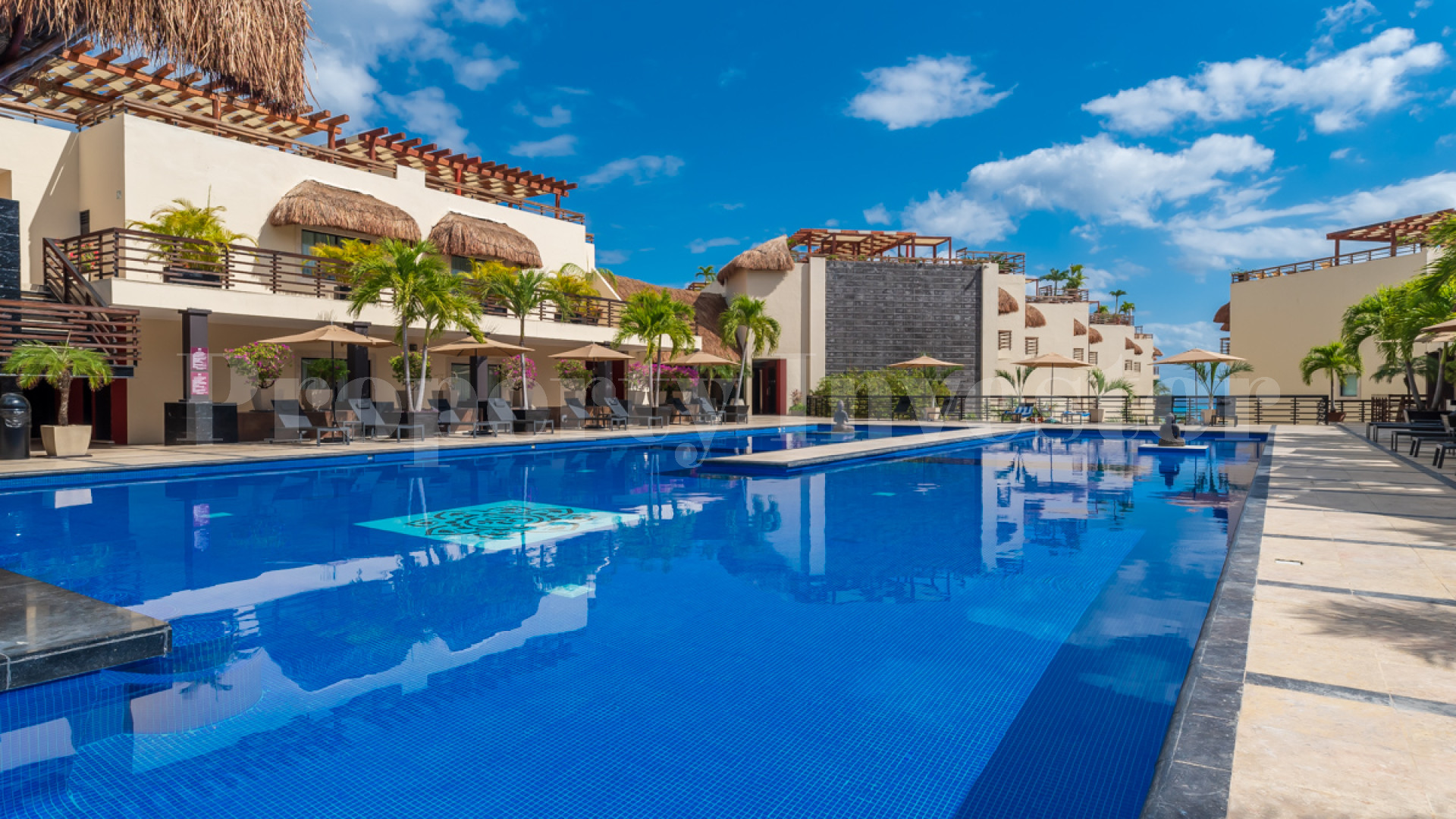 Продается портфолио из 10 апартаментов от 265,000$ в жилом бутик-комплексе на первой линии в Плайя Дель Кармен