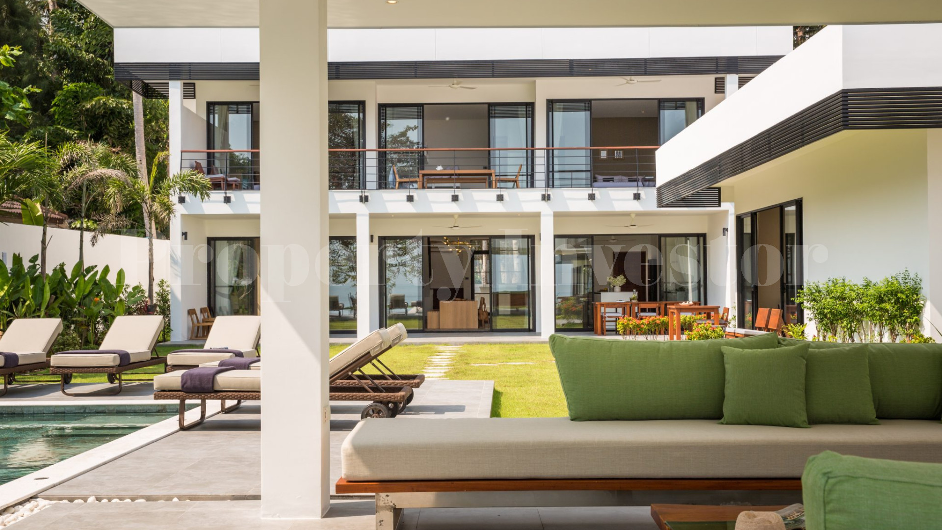 Продаётся идеальная современная вилла с 7 спальнями на пляже в Самуи