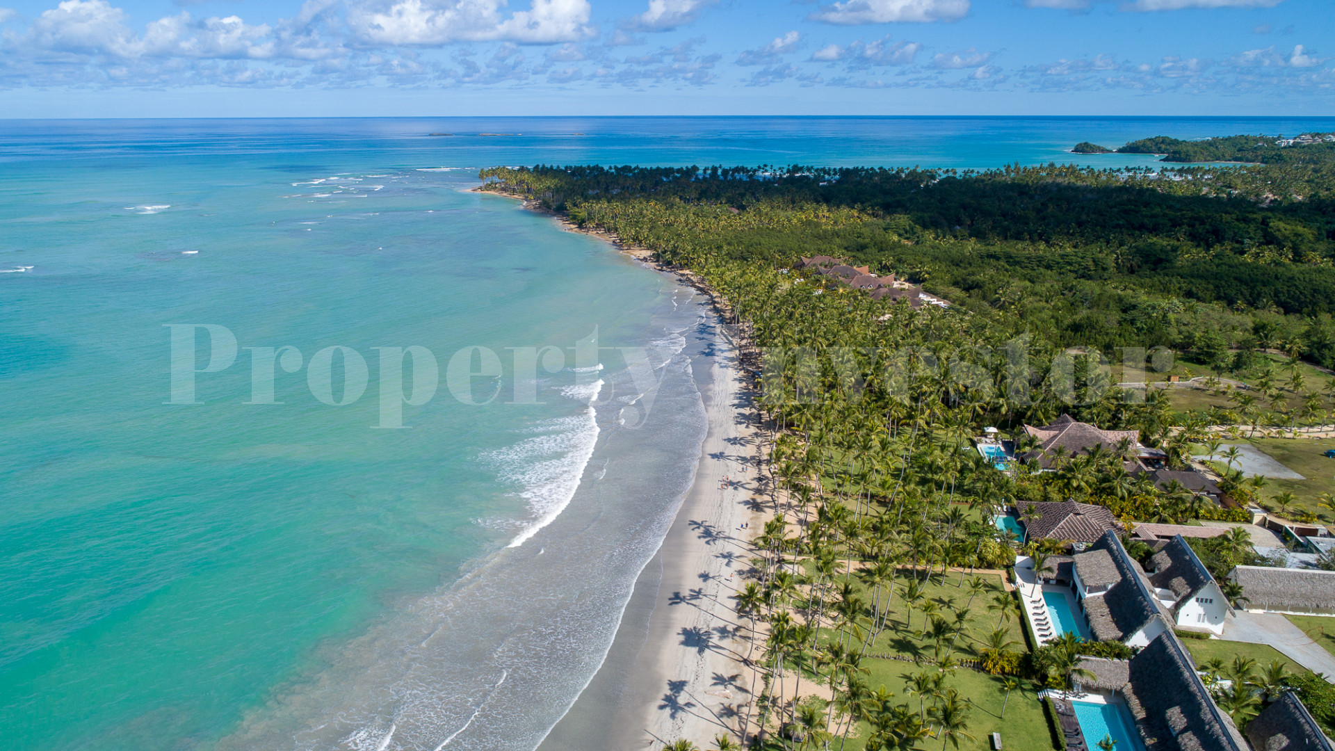 Изумительная вилла с 8 спальнями прямо на берегу Плайя Косон