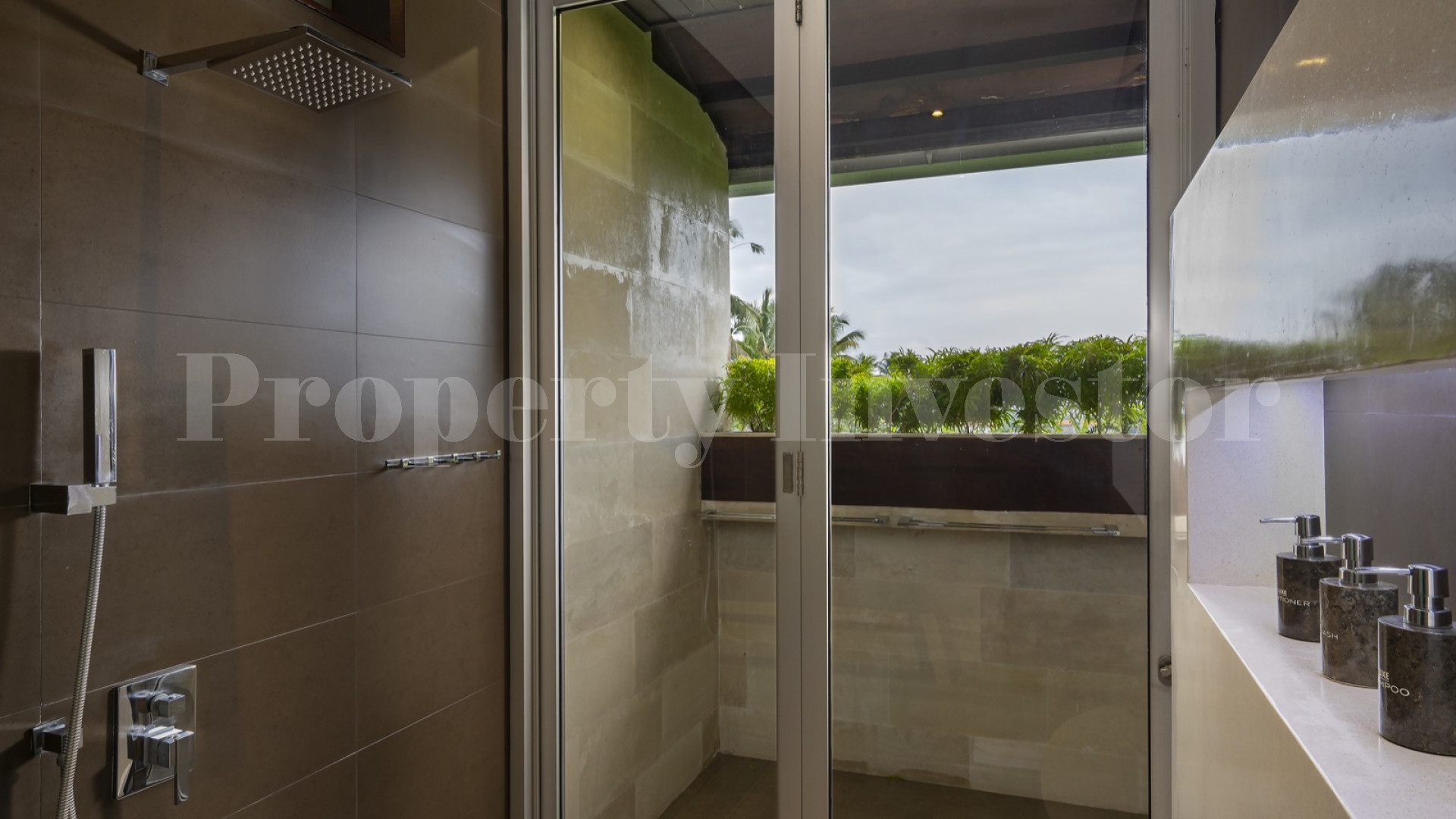 Продаётся отмеченный наградами бутик отель на 8 номеров и ресторан изысканной кухни в Убуде, Бали