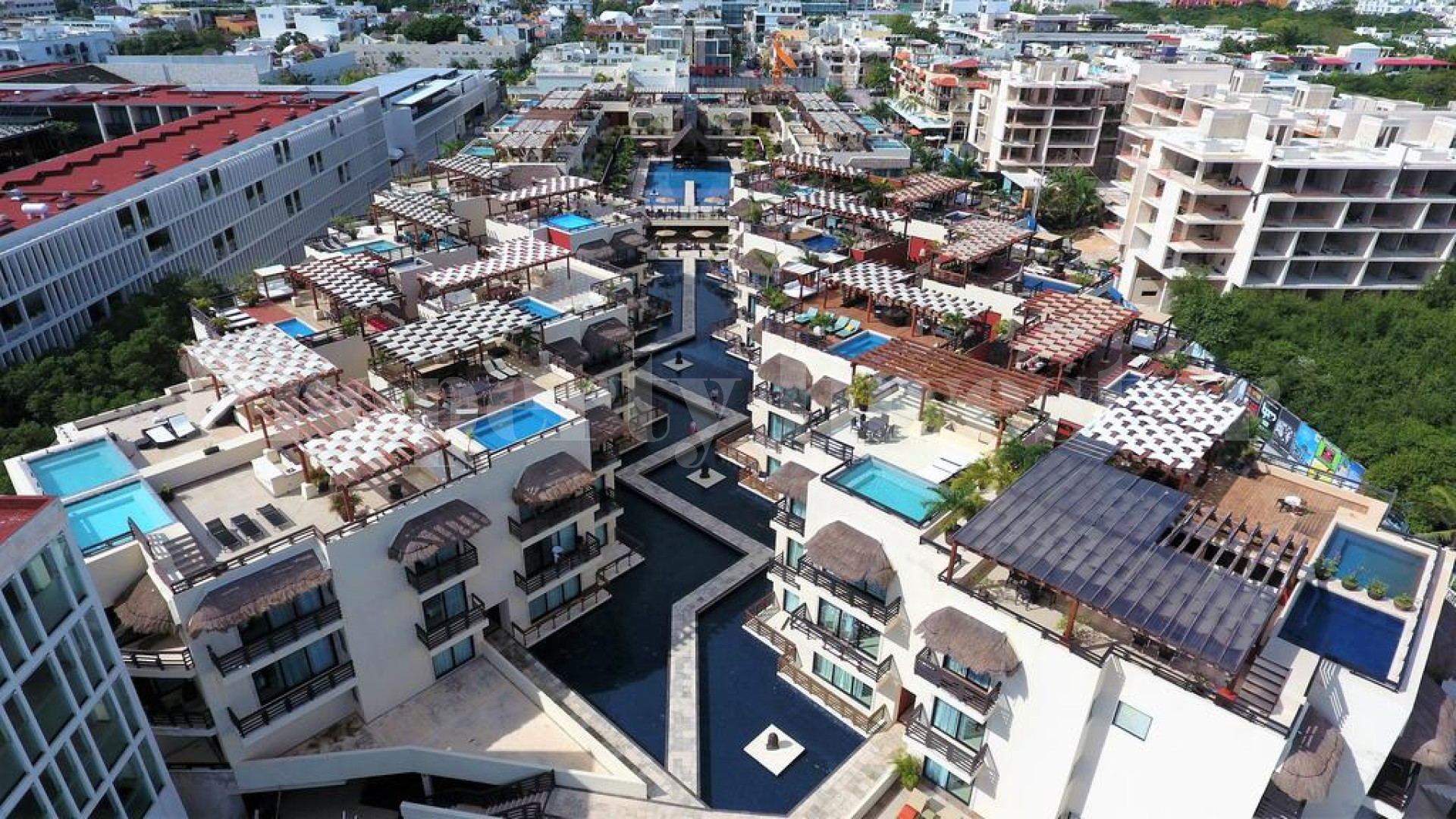 Продается портфолио из 10 апартаментов от 265,000$ в жилом бутик-комплексе на первой линии в Плайя Дель Кармен