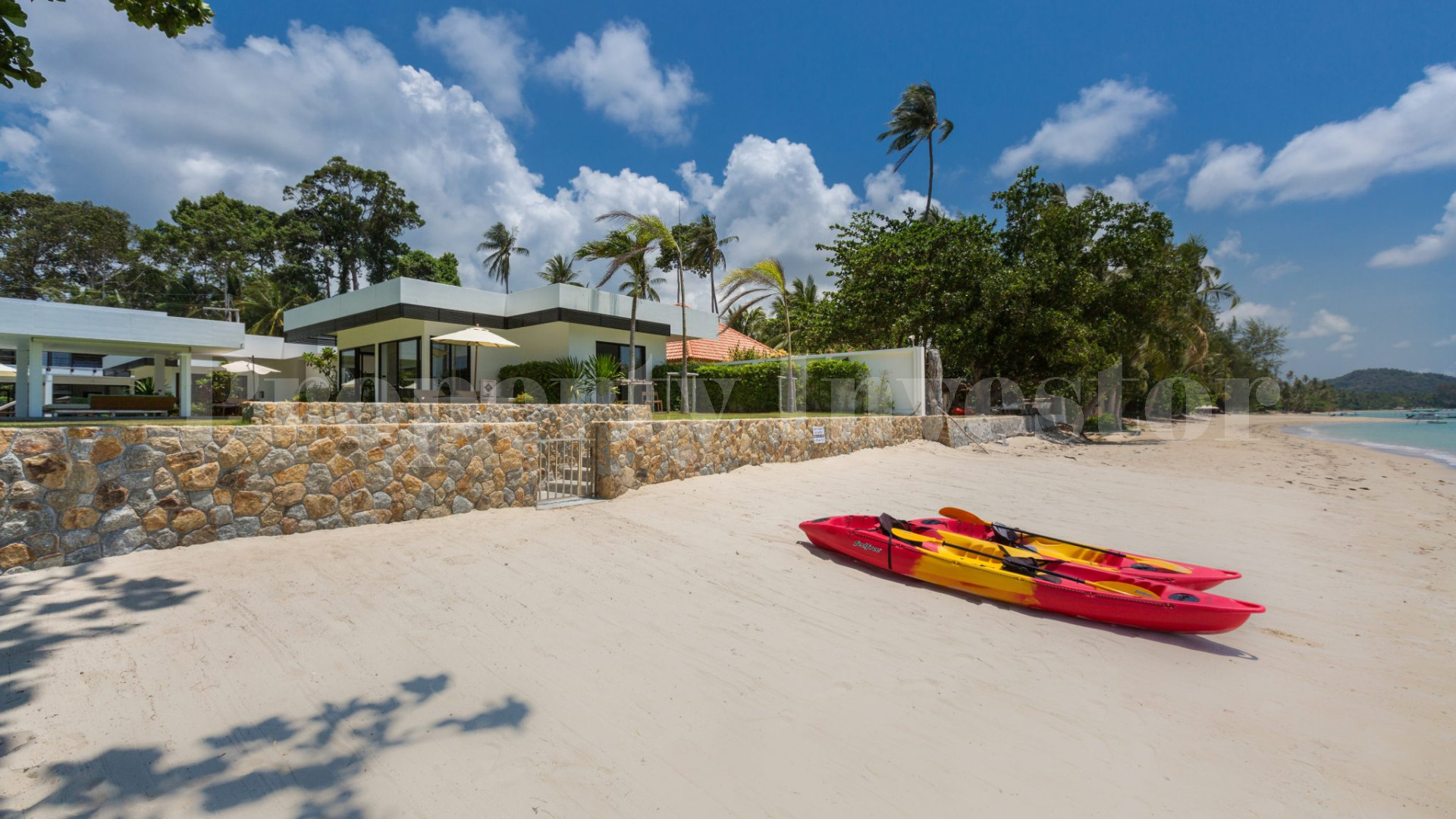 Продаётся идеальная современная вилла с 7 спальнями на пляже в Самуи