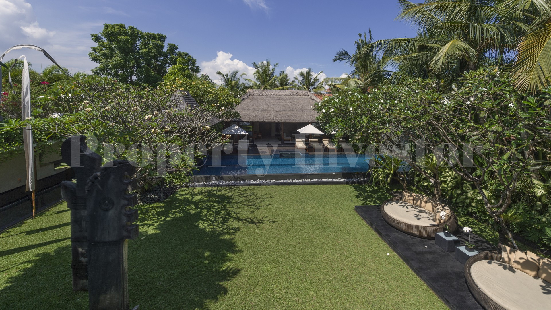Chic 3 Bedroom Modern Balinese Villa in Prime Location for Sale in Seminyak, Bali