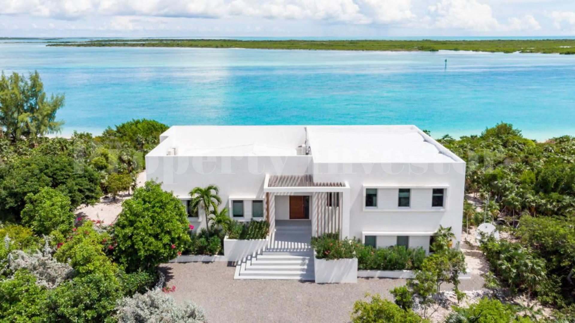 Прекрасный роскошный дом на пляже с 6 спальнями в Тёркс и Кайкос
