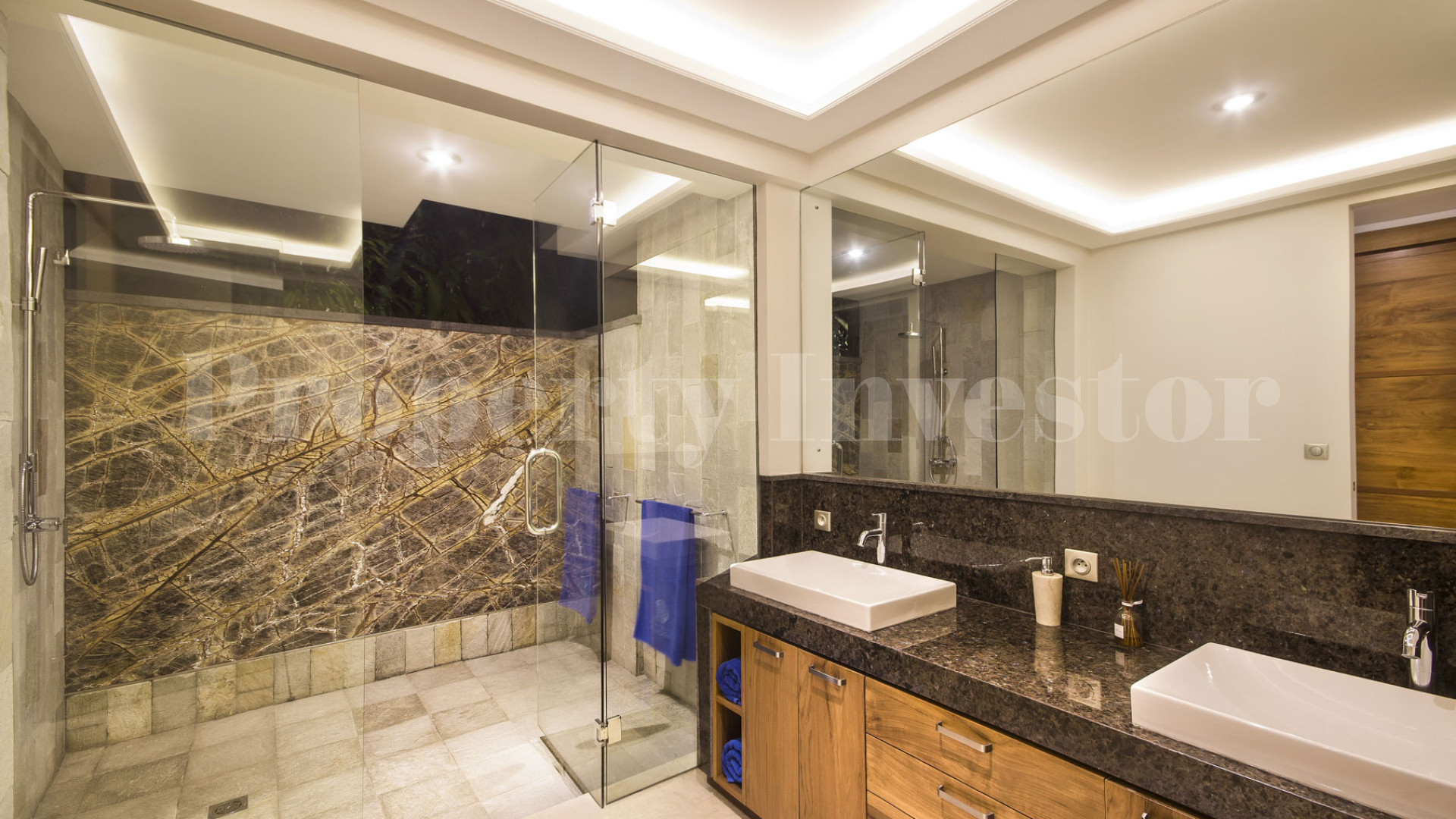 Exquisite 5 Bedroom Luxury Estate with 3 Uniquely Designed Villas & Manicured Gardens for Sale in Pererenan, Bali