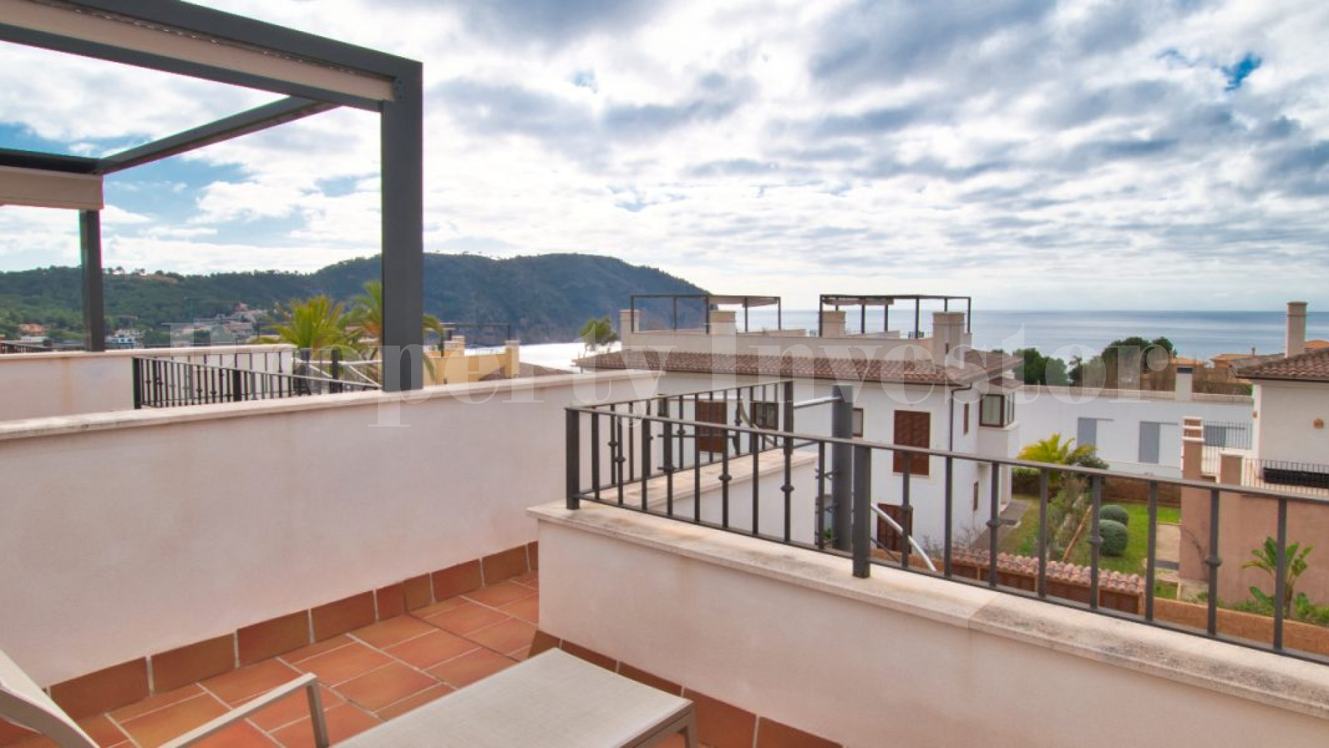 Modern 2 Bedroom Sea View Townhouse in Camp de Mar