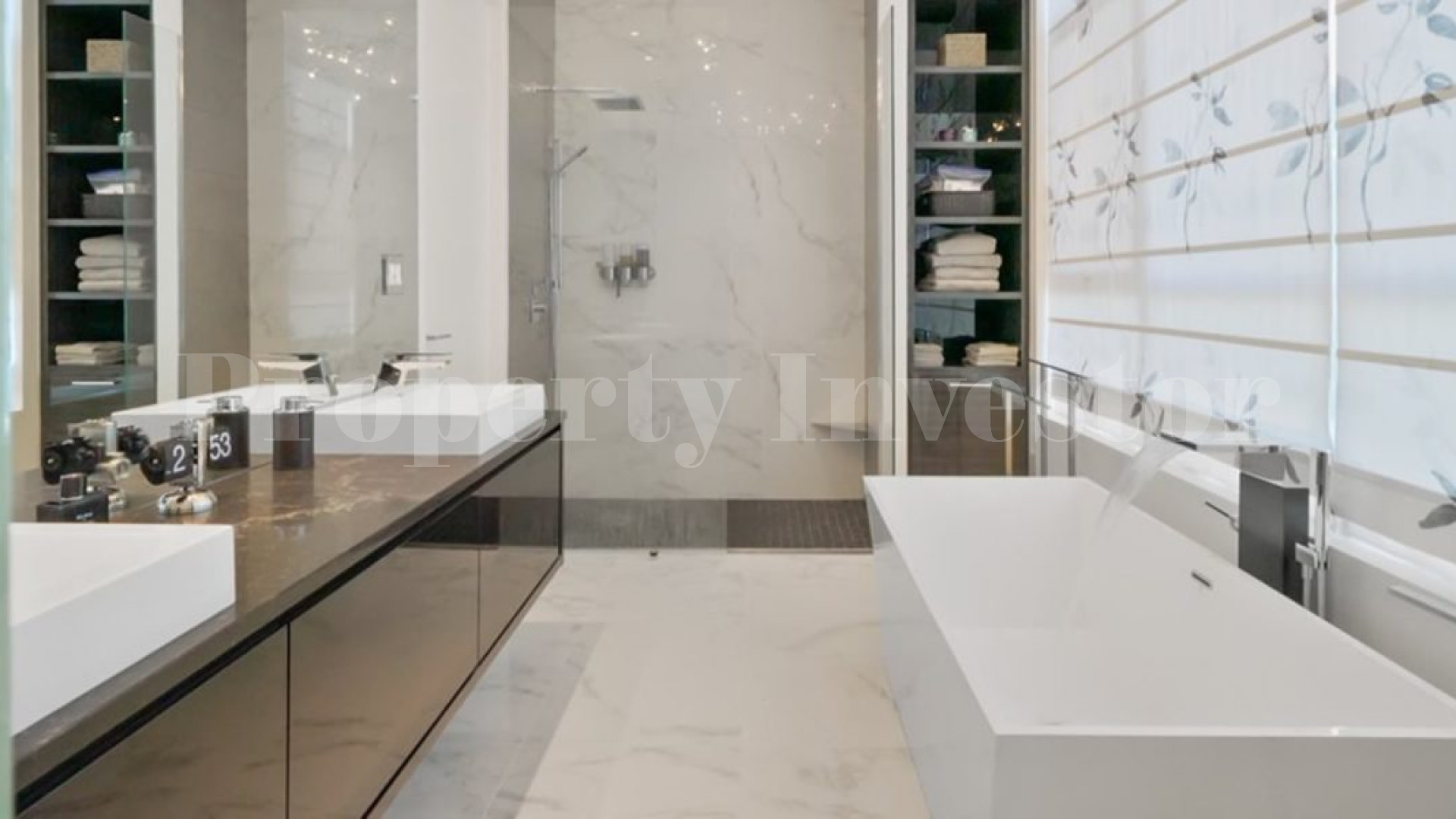 Magnificent 5 Bedroom Luxury Designer Community Golf Villa for Sale in New Providence, Bahamas