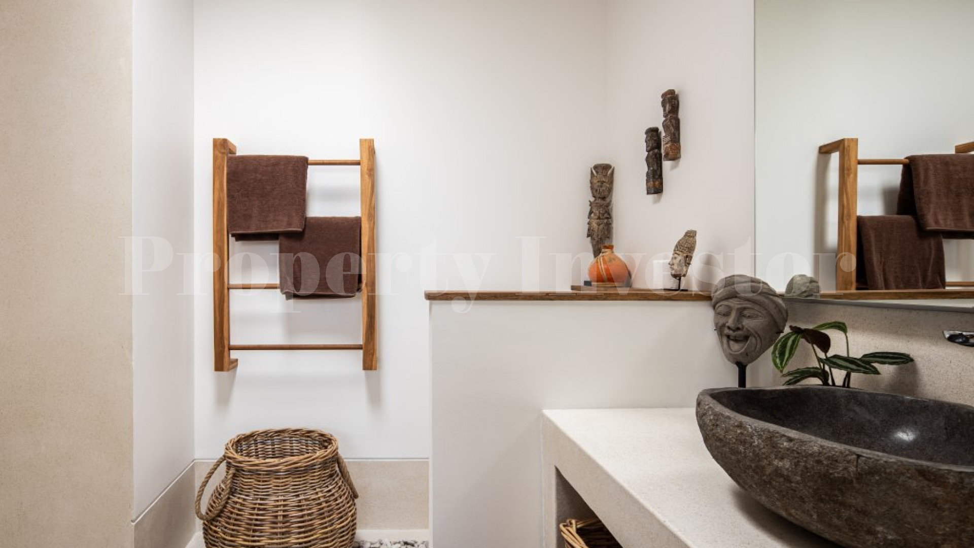 Продаётся потрясающая роскошная вилла на 4 спальни в Чангу-Берава, Бали