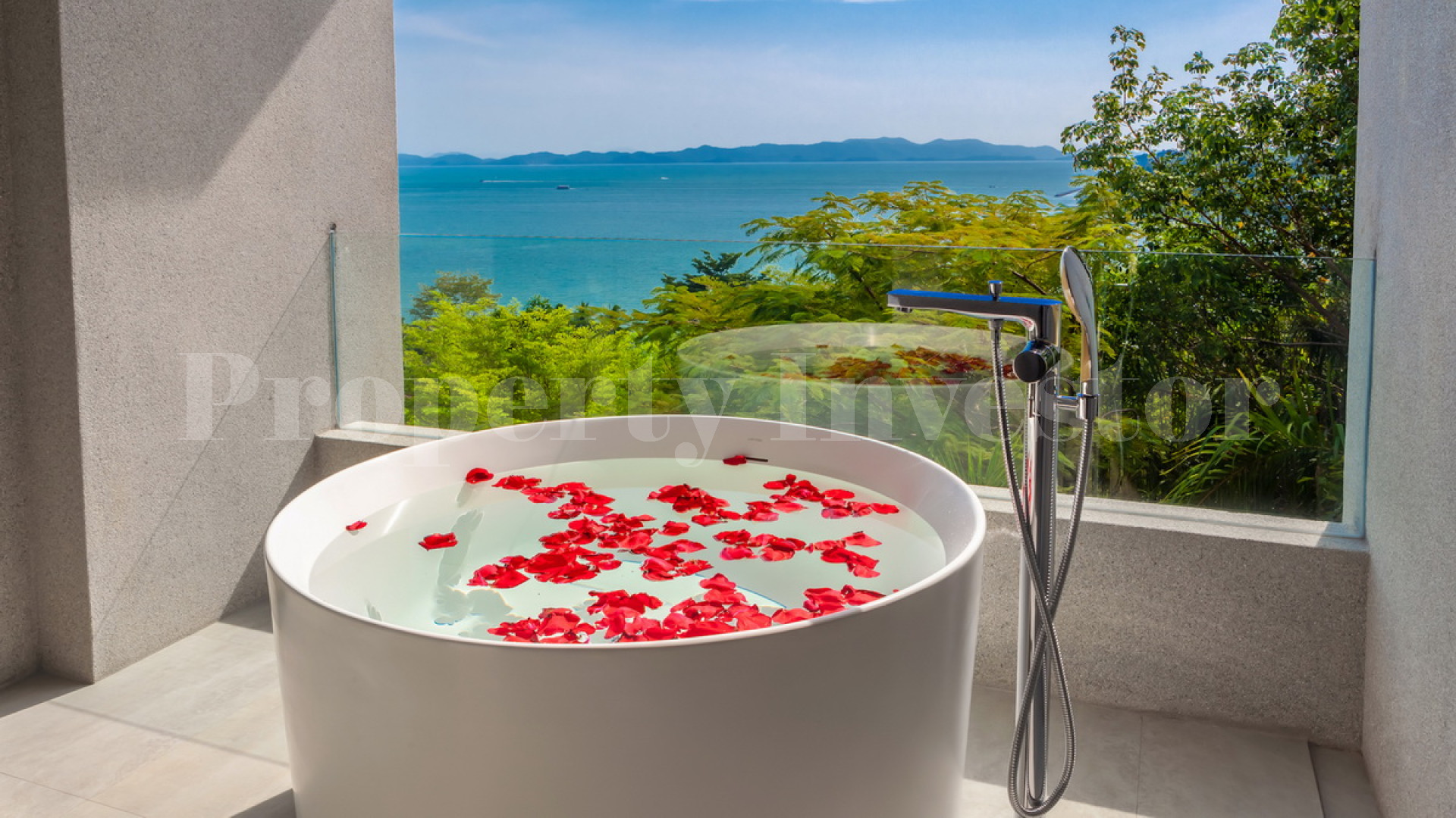 Неповторимая роскошная современная дизайнерская вилла в минималистическом стиле на 5 спален с изумительным выступающим инфинити бассейном на Пхукете