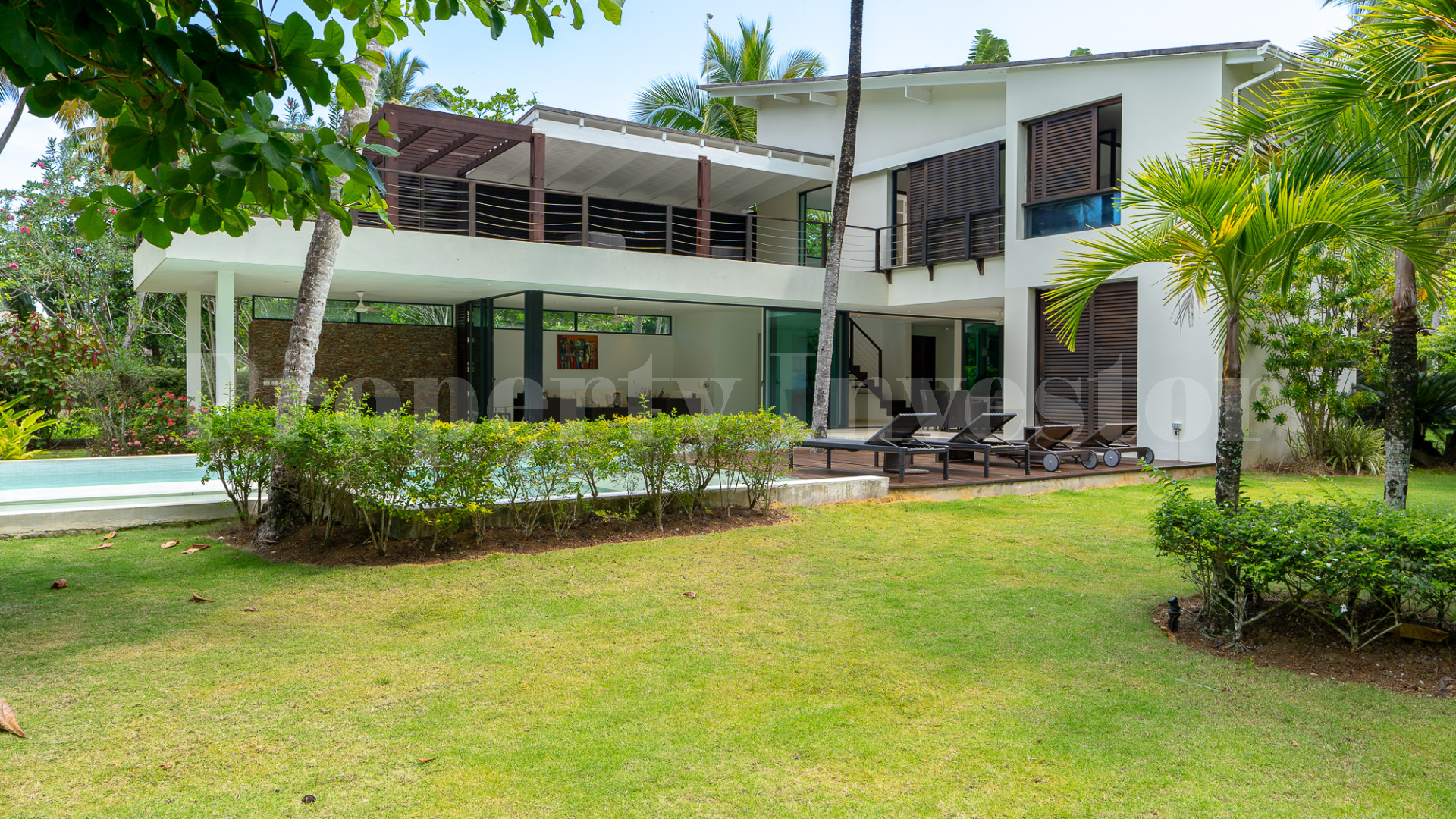 Modern 4 Bedroom Pool Villa for Sale in Playa Bonita, Dominican Republic