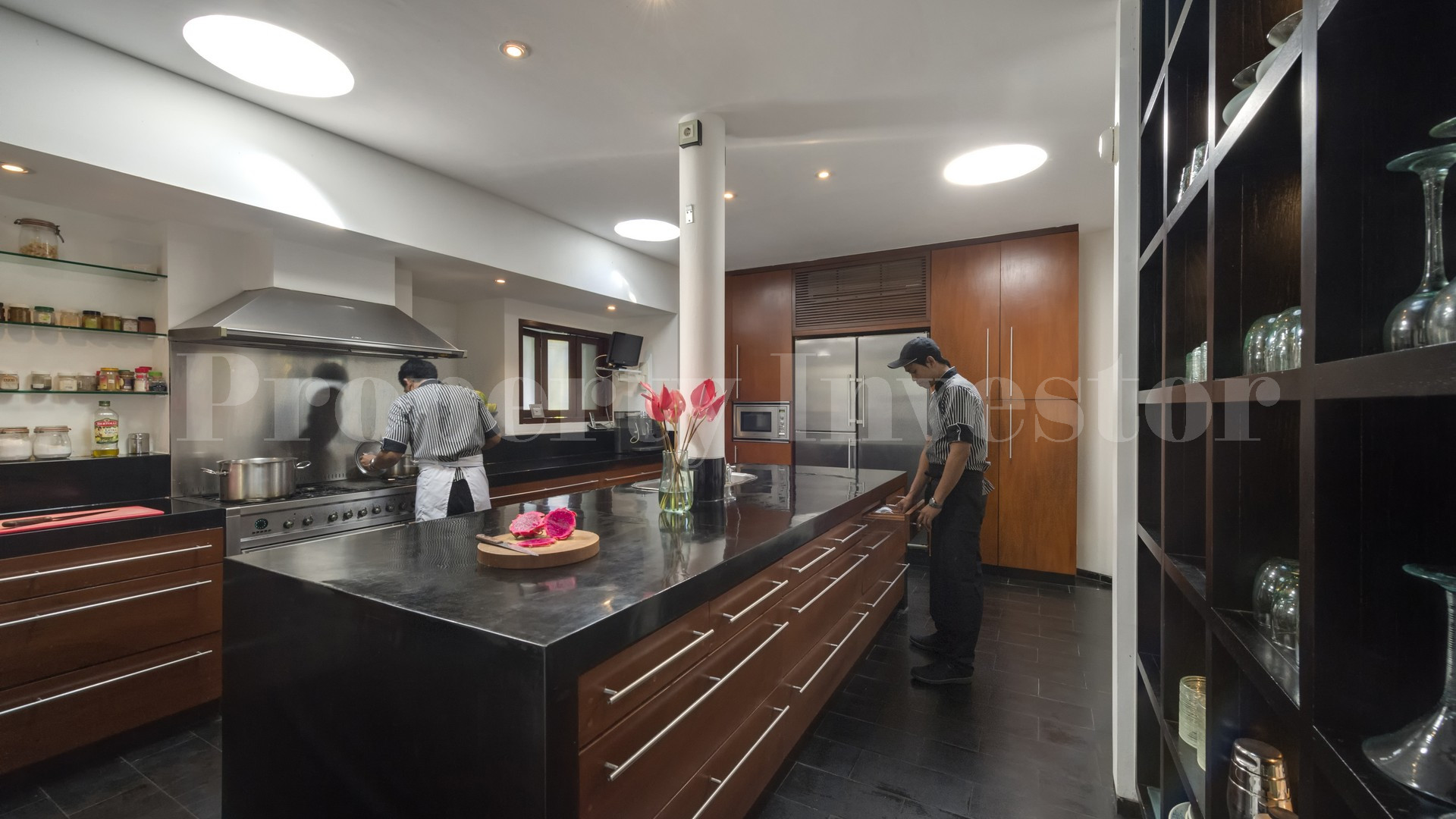 Chic 3 Bedroom Modern Balinese Villa in Prime Location for Sale in Seminyak, Bali