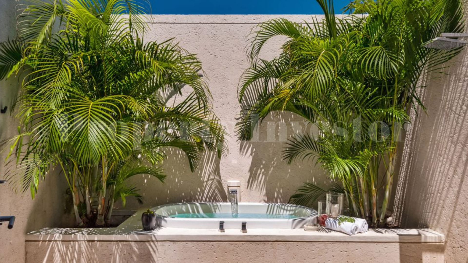 Уникальная вилла с 4 спальнями с видом на океан и панорамным видом на 360 градусов в Тёркс и Кайкос