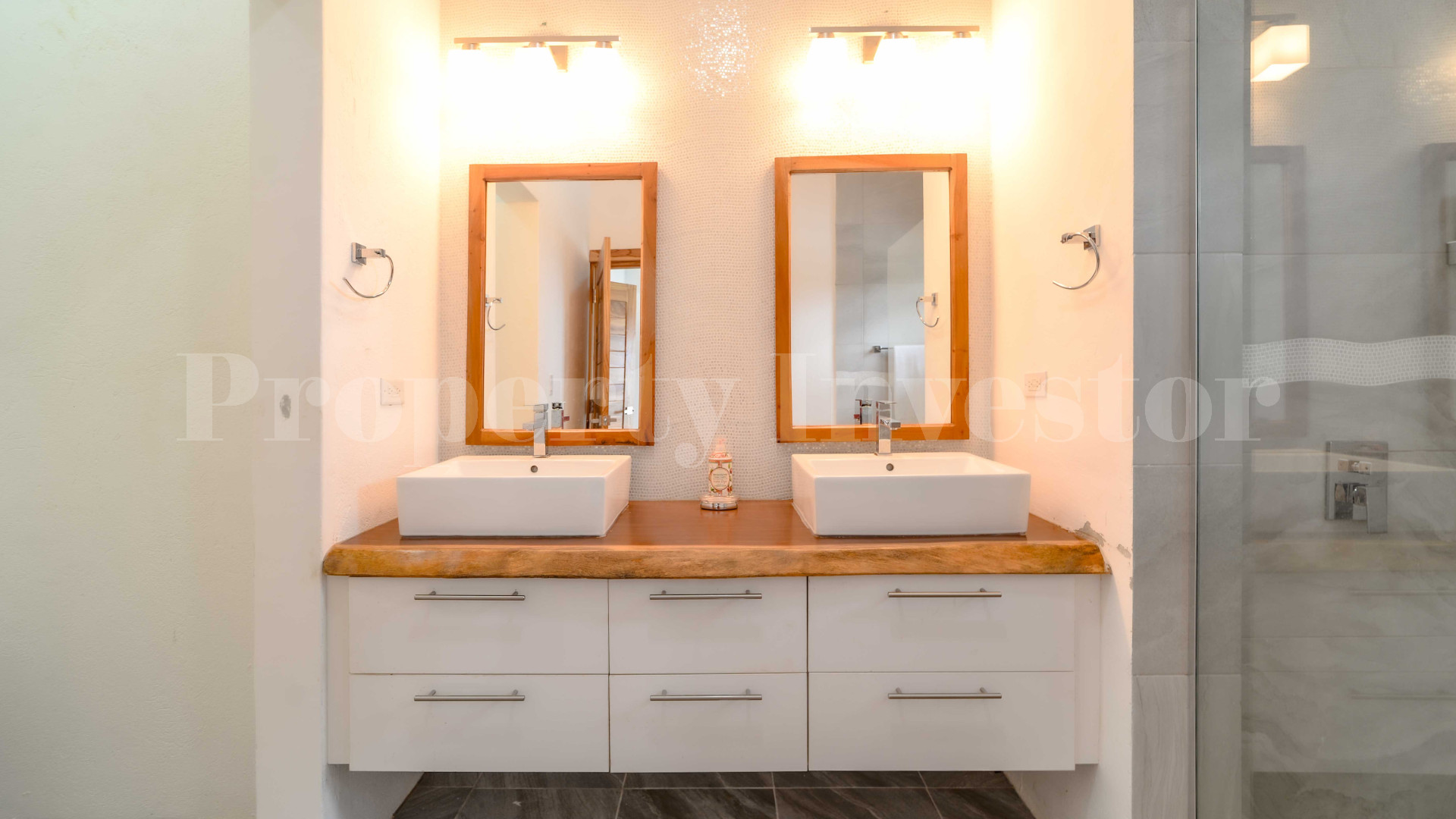 Newly Completed 3 Bedroom Luxury Oceanfront Villa for Sale in Pedasi, Panama