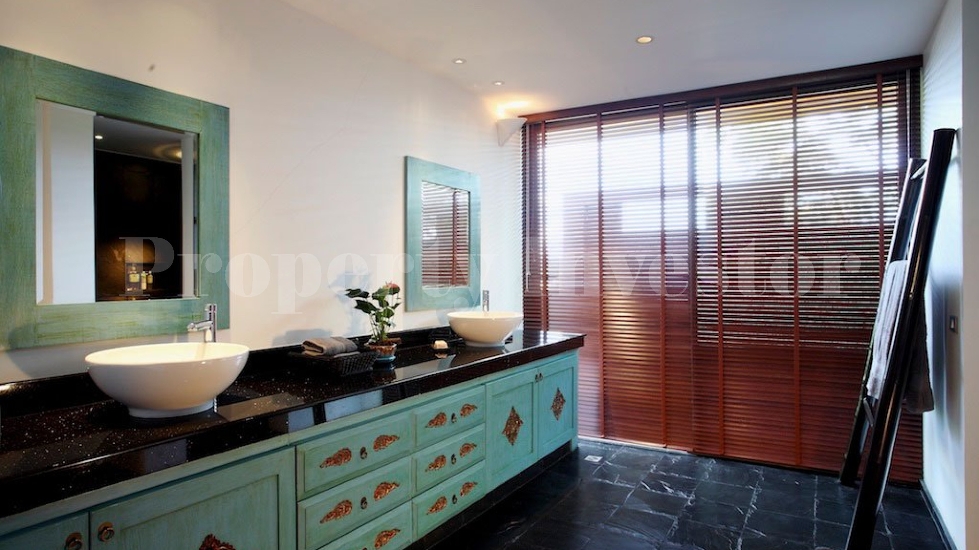 5 Bedroom Luxury Hillside Villa in Layan