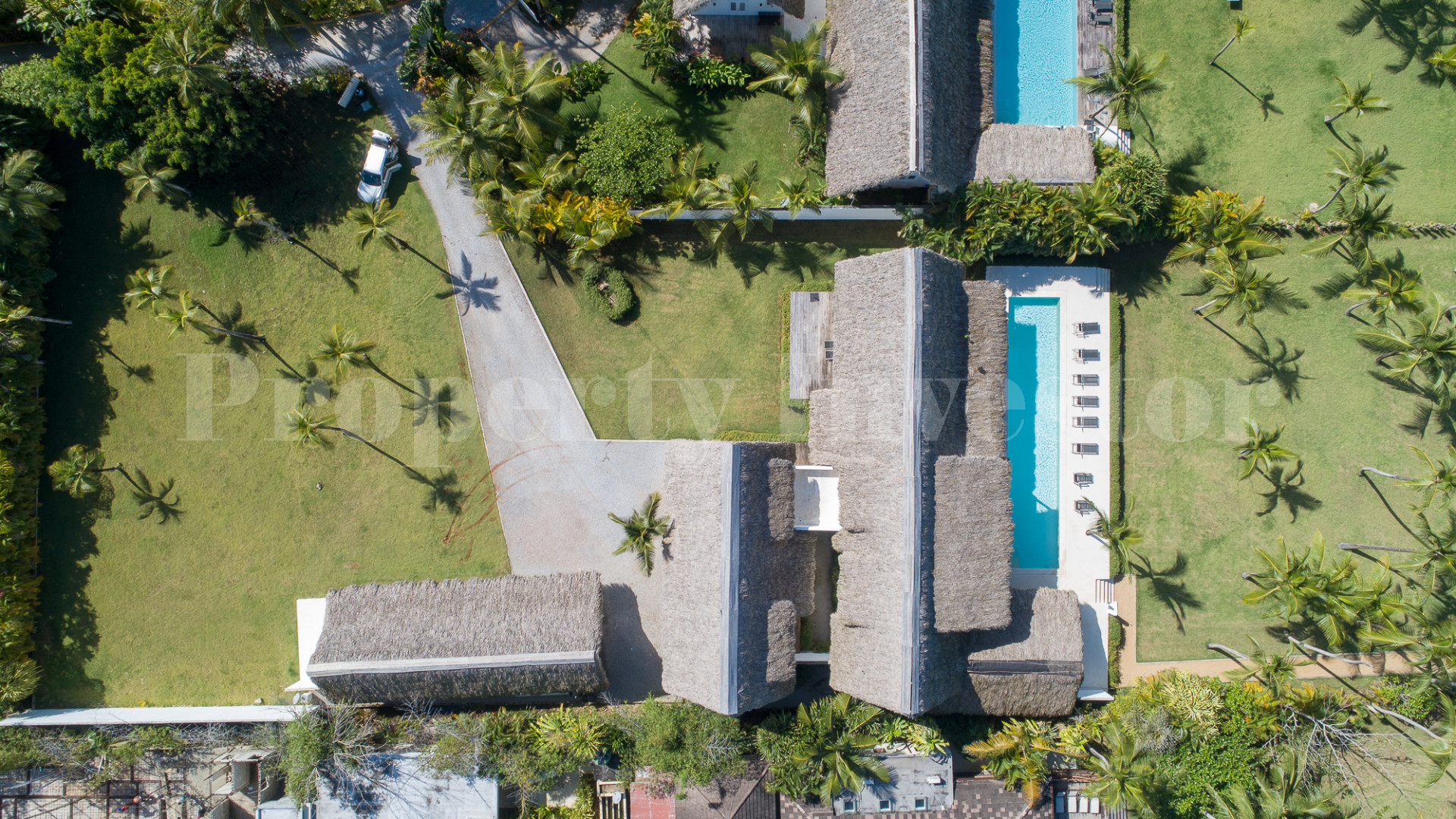 Изумительная вилла с 8 спальнями прямо на берегу Плайя Косон