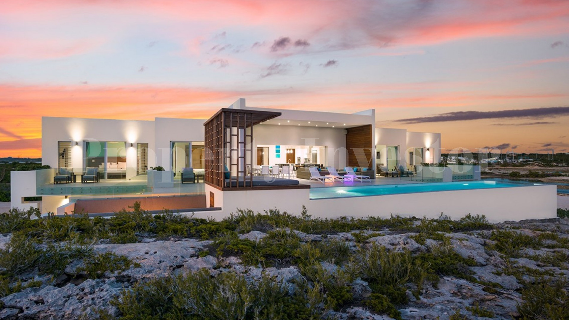 Stunning 6 Bedroom Beachfront Villa in Turk & Caicos