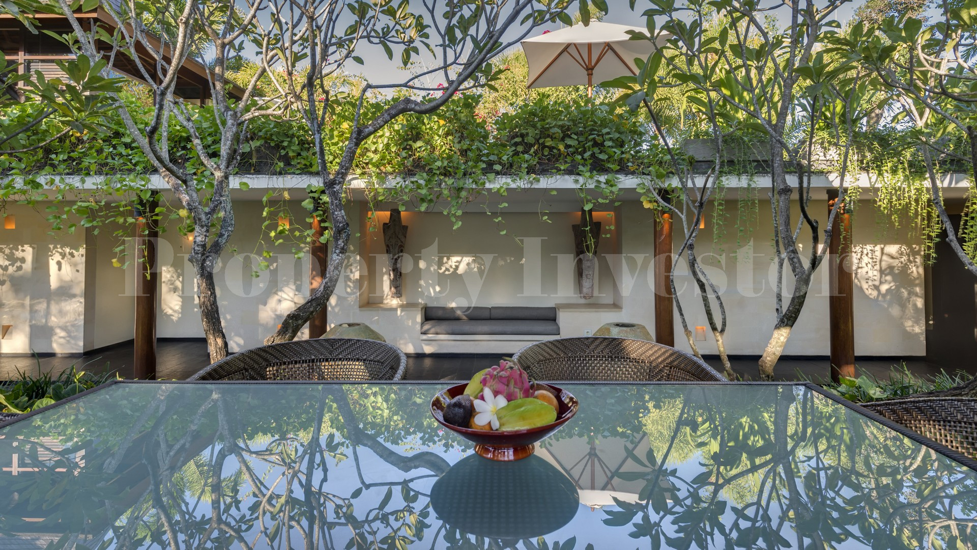 Chic 3 Bedroom Modern Balinese Villa in Prime Location for Sale in Seminyak, Bali