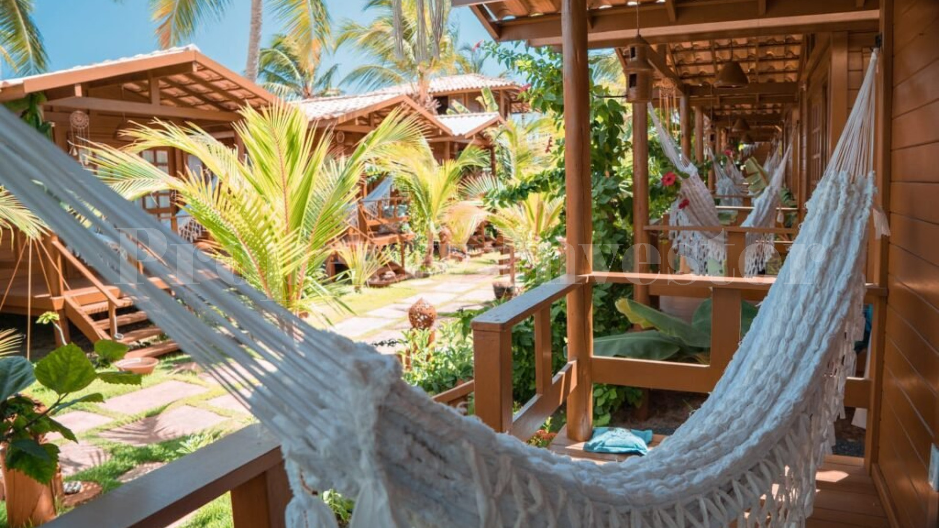 Продаётся полностью функционирующий отель для кайт-серферов на 10 шале на острове Гуажиру, Бразилия