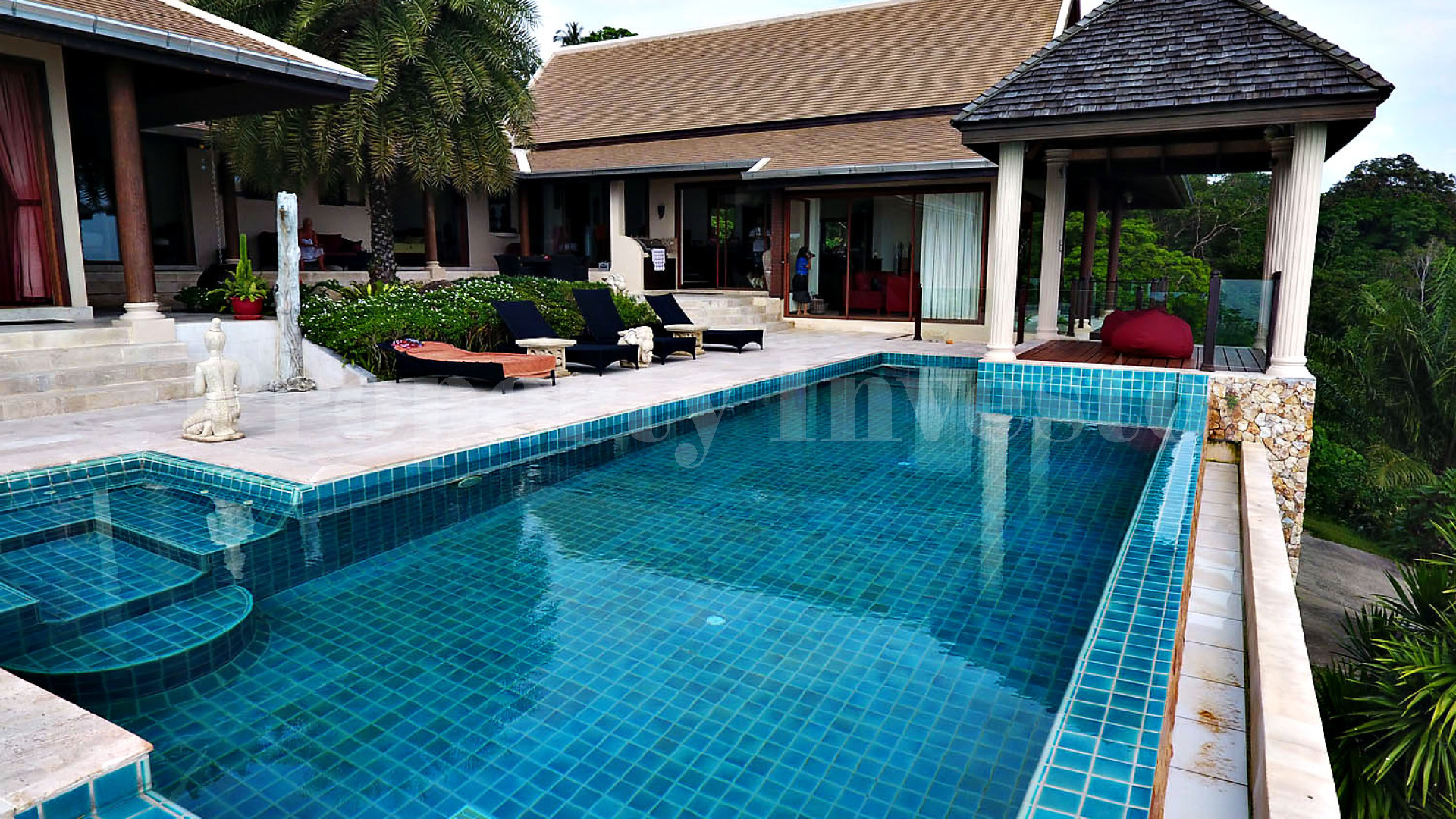 Hilltop seaview villa